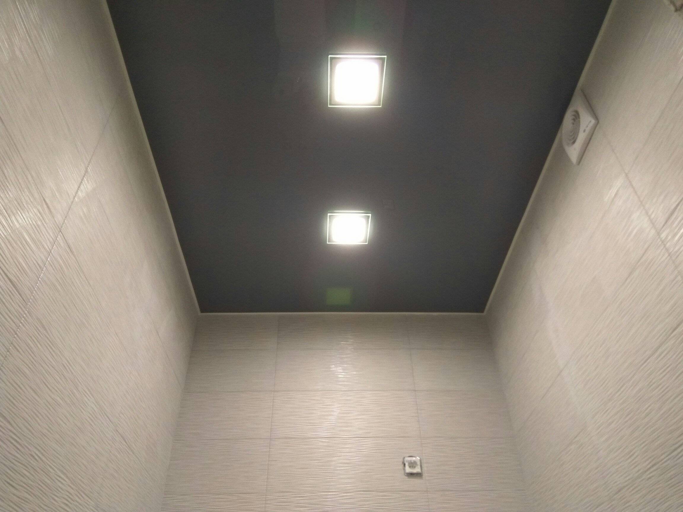Натяжной потолок в туалет фото 3