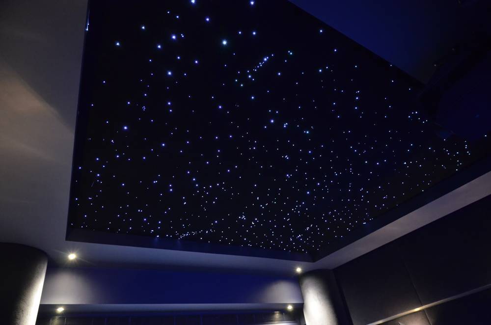 звездное небо в спальне натяжной потолок